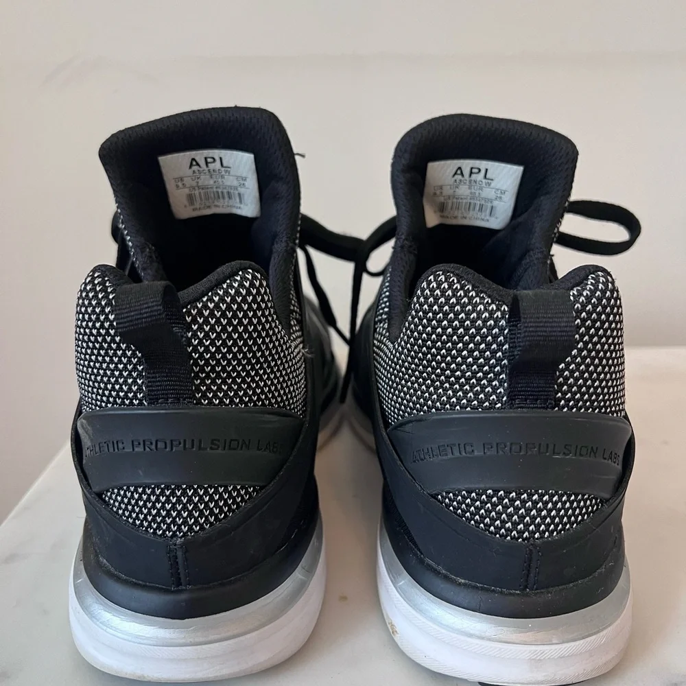 APL Ascend Athletic Shoes, Black & Silver, Size 9.5